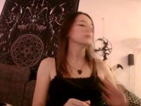 I am a nice woman, who wants to meet new people.i am a goth woman, with witchy vibes.