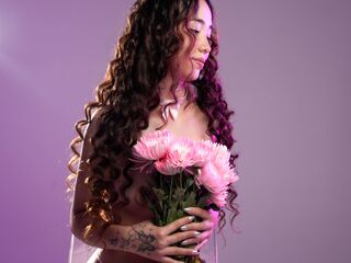 naughty cam girl fingering pussy BellaClaire