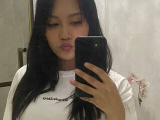 fingering girl cam BerniceMaguire