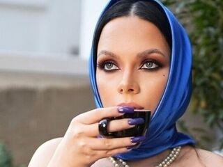 hot webcam slut VictoriaMinha