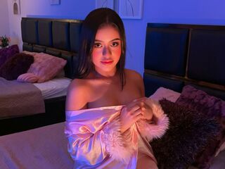 girl showing tits VivianTurbay