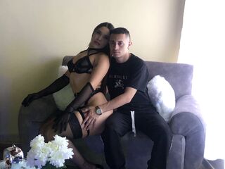 cam couple playing with sextoy DanaAndMykee