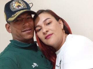 couple bedroom livecam LaurenAndAlex