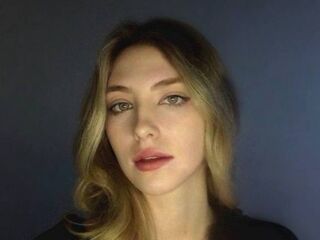 topless webcamgirl AmyHuckabey