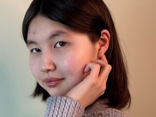 girl fingering shaved pussy BarbraDavion