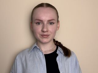 girl webcam BettyannGrenon