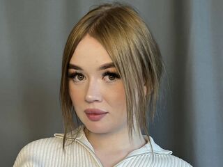 camgirl playing with vibrator BevGreff