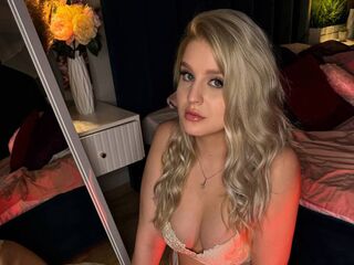 camslut masturbating BlondieVi