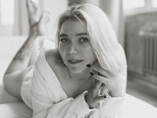 camgirl masturbating with vibrator BreanaAlosta