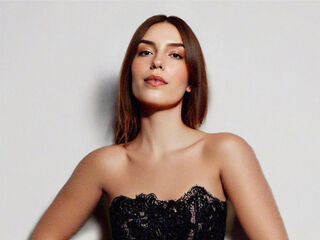 camslut spreading pussy BunnyNoire