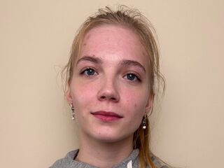 fingering camwhore CarmanChapmon