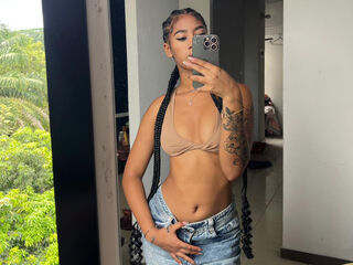 nude camgirl photo CarolineCartson