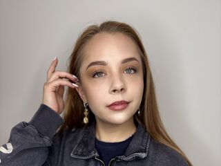 camwhore fingering shaved pussy CaseySalizar