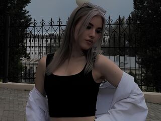 camgirl showing tits CassyHouard