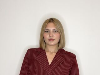 camgirl masturbating with dildo CatrinaKennelty