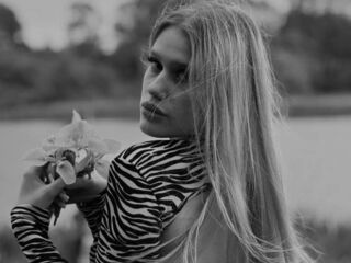 naked girl with live cam CharisseBuonomo