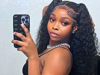 cam girl playing with dildo ChristabelBella