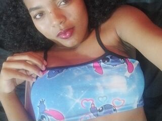 girl showing tits DaysiPolo
