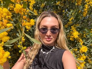 cam girl masturbating DelaineClowerd