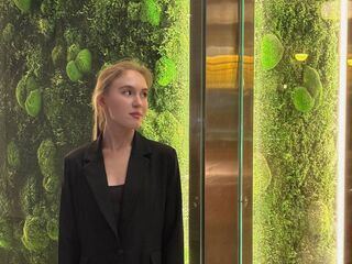 camgirl spreading pussy EdaNoreikaite