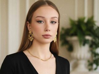 naughty cam girl fingering pussy EmaGurrad