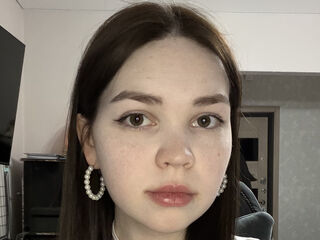 topless webcamgirl EmiliRoyzi