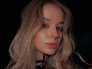 topless camgirl EnidChmelicek