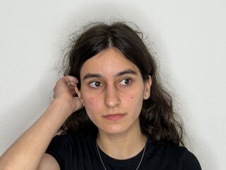 live webcam performer FondaYarbro