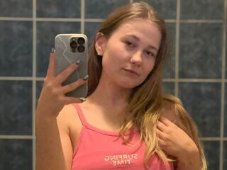 camslut topless GlossyMonica