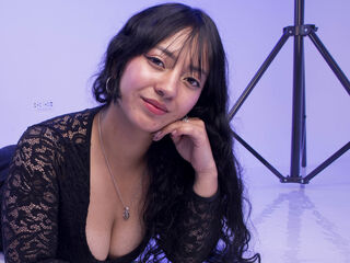 camwhore masturbating with vibrator IsabellaBot