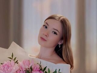 camslut topless JaniseServoss