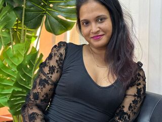 girl fingering shaved pussy JasmineLoony