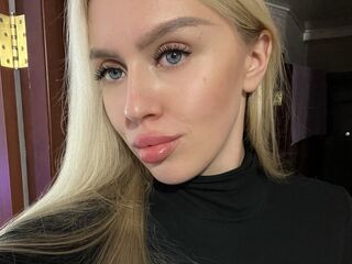 naked cam girl masturbating with vibrator JudiJadore