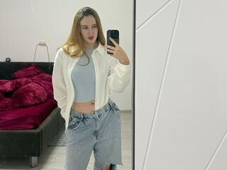 naked camgirl masturbating KellyLynn