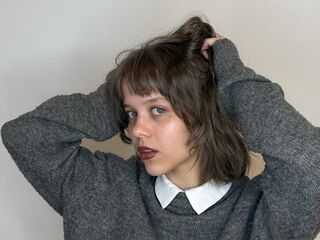 camgirl masturbating with vibrator KieraRusson