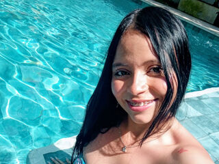 naked camgirl masturbating with vibrator LauraVelle