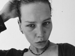 camwhore nude LeeanneYepes