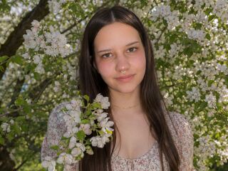 beautiful camgirl LeonaBerks