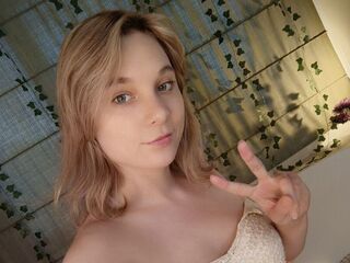 naked camgirl masturbating with dildo LilianDavidge