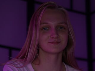 hot cam girl fingering shaved pussy LilliamDittman