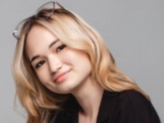 camgirl masturbating with dildo MalissaBickett