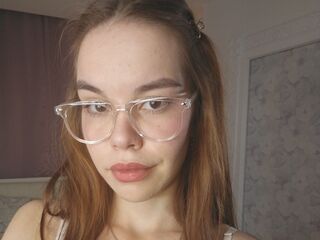 cam girl masturbating with sextoy MarianCornett