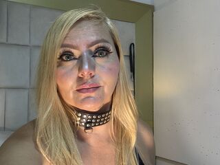 masturbating camgirl RoxaneGrace