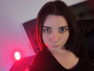 camgirl fingering shaved pussy SashaMaroon