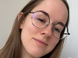 camwhore masturbating with sextoy SophiMalesik