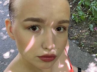 naked girl with webcam SusannahBuffalo